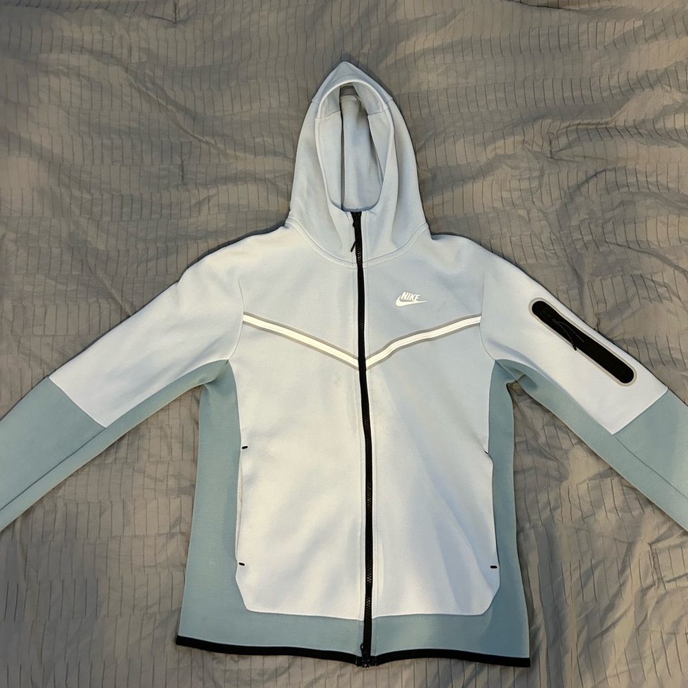 Nike tech